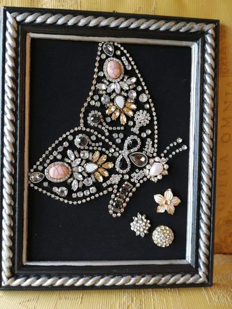 Butterfly Jewelry Art, Frames From Vintage Jewelry, Broken Jewelry Crafts, Butterfly Made From Old Jewelry, Jewelry Shadow Box, Jewelry Tree Craft, Brooch Display, Jewelry Art Framed Butterfly, Framed Jewelry Angel