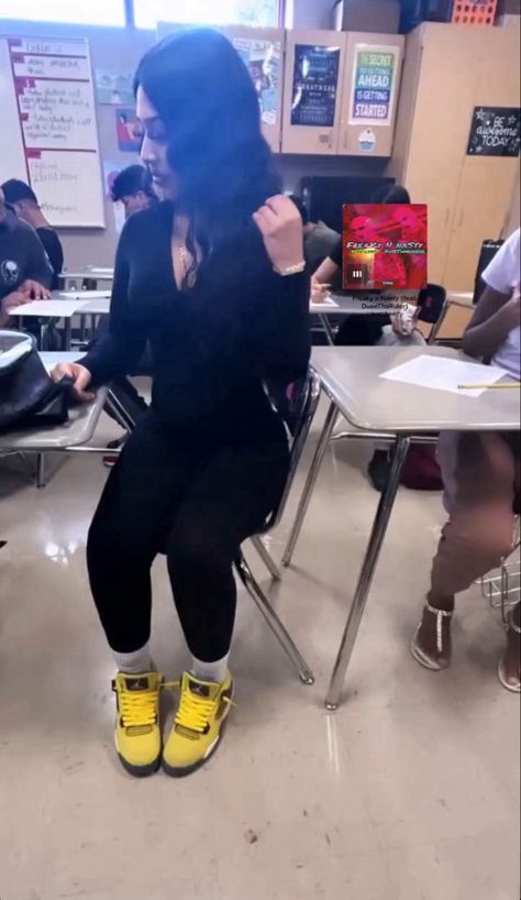 Baddie Outfits With Jordans, Latina Fits For School, Basic Latina Outfits, Fall Latina Outfits, Baddie School Outfits Highschool, Latina Insta Baddie, Tuff Outfits, Lazy Outfits For School, Cute Latina Outfits