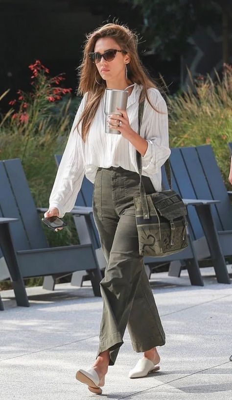 Work-it! – julesee Family Photo Outfits Winter, Jessica Alba Style, Style Désinvolte Chic, Style Casual Chic, Mila Kunis, Family Photo Outfits, Jessica Alba, Looks Chic, Dakota Johnson