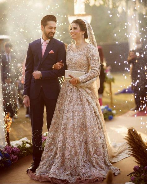 Dulhan Entry Ideas, Dresses With Full Sleeves, Dulhan Entry, Bridal Hijab Styles, Long Sleeve Bridal Gown, Asian Bridal Dresses, Bridal Gallery, Bridal Dresses Pakistan, Beautiful Pakistani Dresses