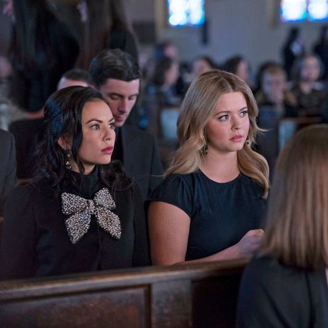 Every Pretty Little Liars Callback, Reference, and Easter Egg in The Perfectionists The Perfectionists, Spencer And Toby, Pll Outfits, Janel Parrish, Sasha Pieterse, Sofia Carson, Popular Shows, Movie Collection, Pretty Little Liars