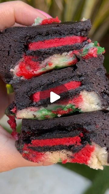 Oreo Sugar Cookie Brownies, Sugar Cookie Oreo Brownie, Brownie Recipies, Pillsbury Christmas Cookies, Pillsbury Sugar Cookies, Christmas Brownies, Brownie Cups, Oreo Brownies, Christmas Sugar Cookies