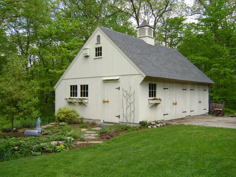 Our 22'x 30' Carriage House with 10/12 roof pitch.  www.countrycarpenters.com Country Garage, Houses Garden, Covered Backyard, Carriage House Garage, Roof Pitch, Country Barns, Roof Architecture, Shed Roof, Front Patio