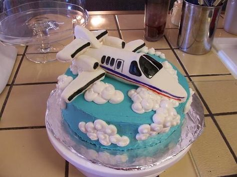 Airplane Birthday Cakes, Types Of Frosting, Whipped Icing, How To Make Clouds, 3d Clouds, Blue Icing, Stabilized Whipped Cream, Cloud Cake, White Buttercream