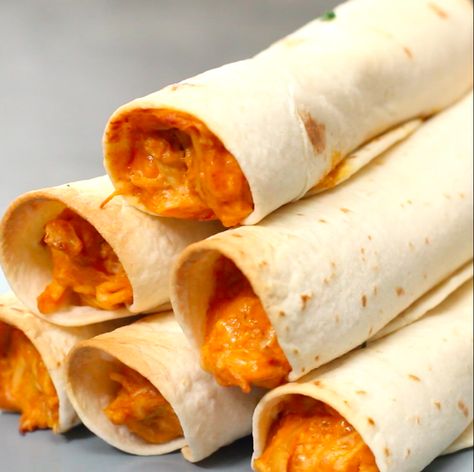 Buffalo Recipes, Chicken Flautas, Taquitos Recipe, Chicken Taquitos, Cream Cheese Chicken, Crockpot Dishes, Chicken Slow Cooker Recipes, Crock Pot Cooking, Buffalo Chicken