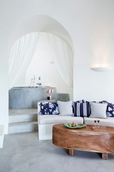 Greek Interior Design, Cycladic Architecture, Natural Interiors, Mediterranean Home Interior, Mediterranean Interior, Mediterranean Living, Interior Design Per La Casa, Santorini Travel, Greek Design