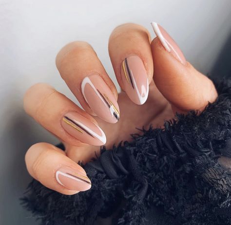 Nail Designs Stripes, Nails Gold Stripe, Natural Short Almond Nails, Short Pink Nails, Nails Shape, Nails Collection, Unghie Sfumate, Kutek Disney, Beautiful Lifestyle