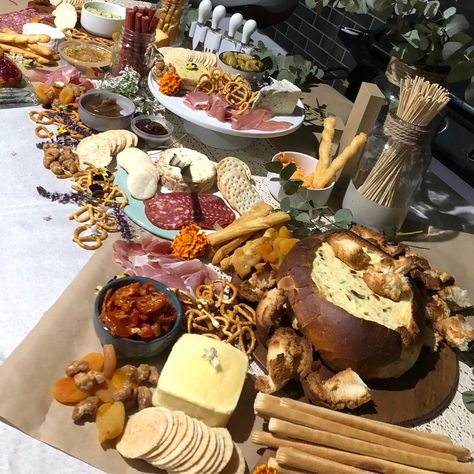 Hot n fresh cob loaf on the grazing table Cob Loaf Platter, Grazing Table With Hot Food, Hot Food Grazing Table, Cob Bread, Dessert Boards, Cob Loaf, Bread Dip, 50 Birthday, Grazing Table