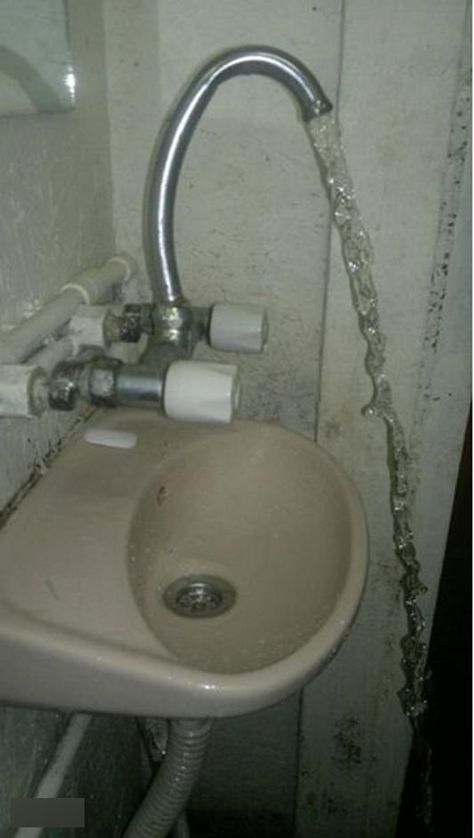 This overenthusiastic sink. | 21 Design Fails That Will Make You Feel Better About Your Own Home Ingenieur Humor, Plumbing Humor, Diy Fails, Construction Fails, You Had One Job, Epic Fail, Design Fails, Sink Design, One Job