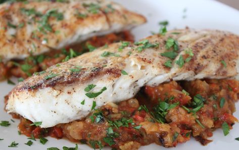 Seared Red Snapper with Roasted Veggies Snapper Fillet Recipes, Cooking Red Snapper, Whole Red Snapper, Red Snapper Fillet, Red Snapper Recipes, Snapper Recipes, Snapper Fish Recipes, Snapper Fish, Roasted Fennel