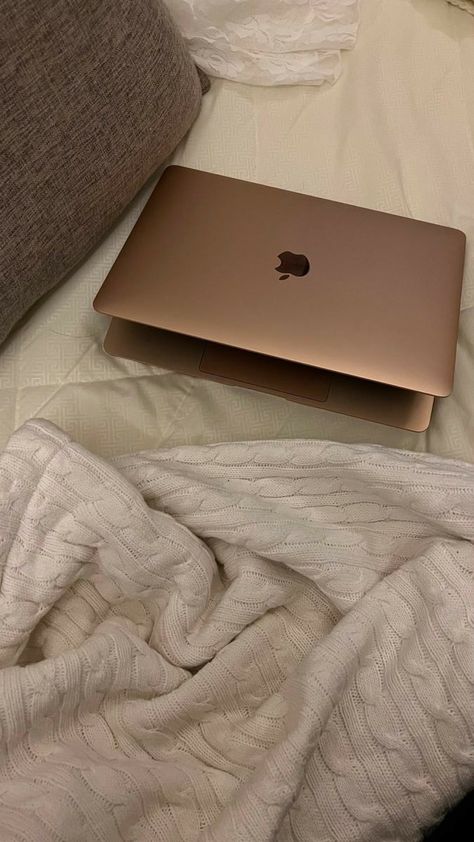 #marketing Girly Tingz, Macbook Air Laptop, Photos Aesthetic, Backlit Keyboard, Easter Egg Crafts, Apple Computer, Fashion Hijab, Apple Macbook Air, Cartoon Quotes