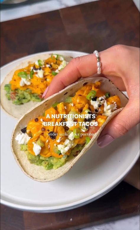 Mediterranean Diet Plan 🇺🇸 on Instagram: "A NUTRITIONISTS BREAKFAST TACOS The corn tortilla rea... Healthy Low Calorie Breakfast, Onion Juice, Veggie Snacks, Mediterranean Diet Plan, Corn Tortilla, Scrambled Egg, Breakfast Tacos, Healthy Food Motivation, Chilli Flakes