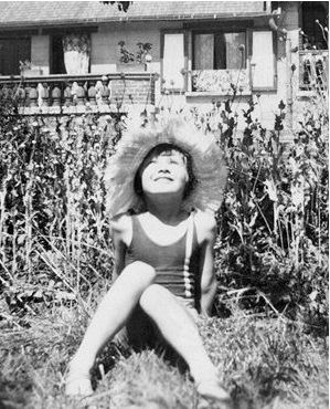 Audrey Hepburn in Belgium in 1934, five years before the war broke out. Audrey Hepburn Children, Audrey Hepburn Born, Audrey Hepburn Photos, Model Behavior, Audrey Hepburn Style, Young Celebrities, Hepburn Style, Vintage Icons, My Fair Lady