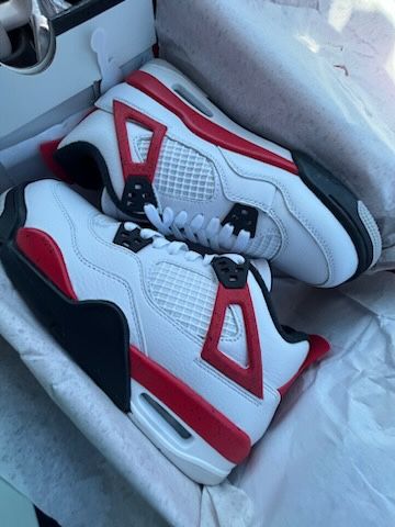 Red And White Jordans, Nike Shoes Women Fashion, Jordan 4 Red, Diy Sneakers, Nike Shoes Girls, Preppy Shoes, Jordan 4s, Jordan Shoes Retro, All Nike Shoes