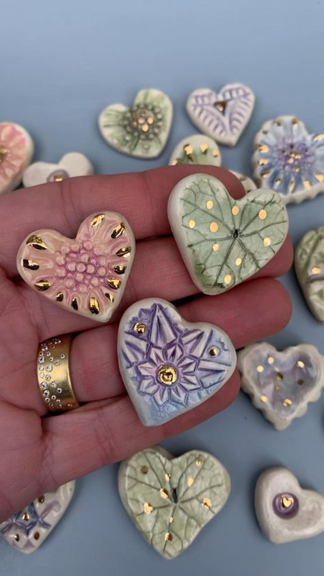 Diy Clay Crafts Air Dry, Ceramic Hearts, Clay Christmas Decorations, Homemade Clay, Diy Air Dry Clay, Air Dry Clay Projects, Clay Diy Projects, Clay Crafts Air Dry, Polymer Clay Jewelry Diy