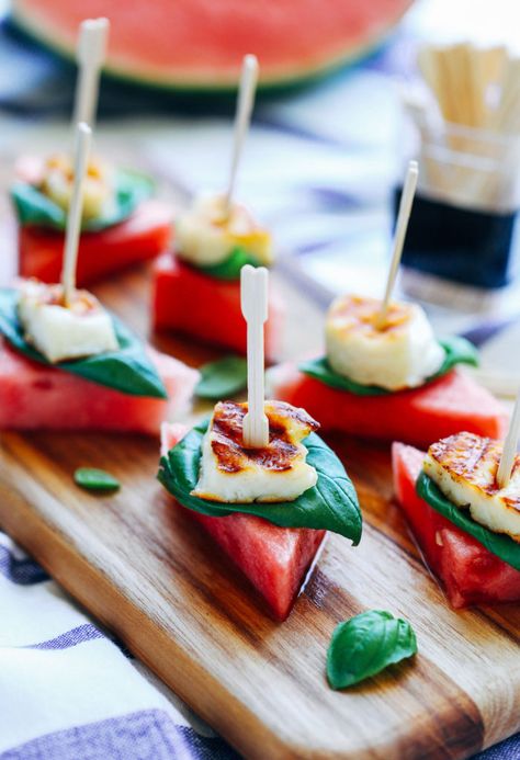 Watermelon Basil Halloumi Bites- juicy sweet watermelon with salty cheese and fresh basil. The perfect summer appetizer! Watermelon Appetizer, Watermelon Basil, Veggie Kebabs, Summer Appetizers Easy, Fried Halloumi, Vegan Party Food, Grilled Halloumi, Sweet Watermelon, Summer Appetizer