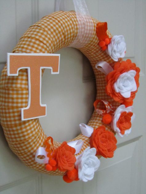 Go Vols.. Love this for Football Season Tennessee Wreath, Ut Wreath, Rocky Top Tennessee, Tennessee Girls, Go Vols, Yarn Wreath, University Of Tennessee, Rose Style, Felt Flowers