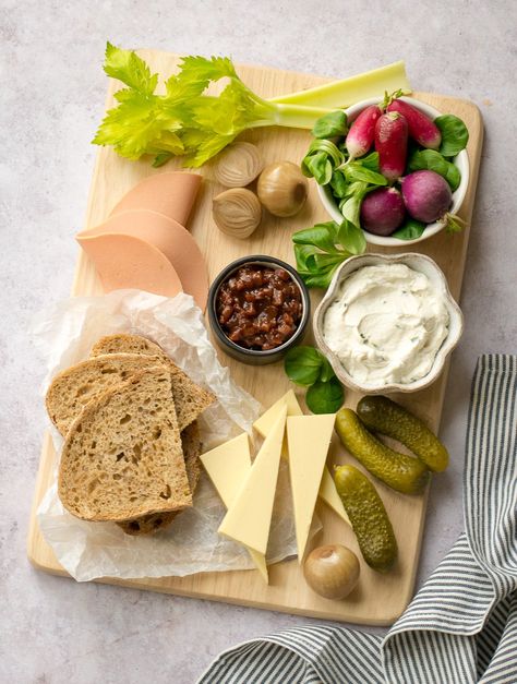 Vegan Ploughmans Lunch Platter Platter For Two, Lunch Platter, Ploughman's Lunch, Ploughmans Lunch, Cheese Pickles, Sharing Platters, Bread Cheese, Fresh Bread, Chutney