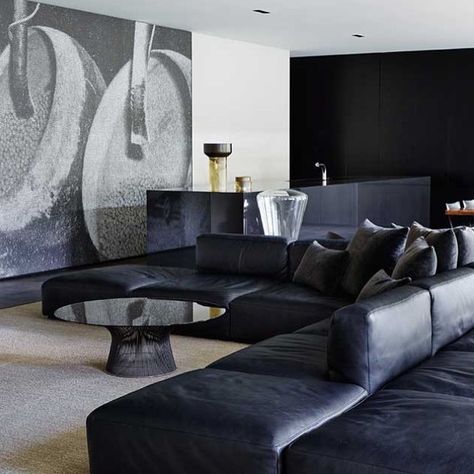 The home of acclaimed architect Stephen Jolson / all credit goes to rightful owners #black #livingroom #beautiful #interior #design #platner #table #knoll #sofa #ceiling #interiordesign #inredning #sort #se_loves_black Sunrise Home, Style Essentials, Jw Marriott, Storey Homes, Luxury Homes Interior, Architect House, Contemporary Interior, Interior Design Inspiration, Sofa Design