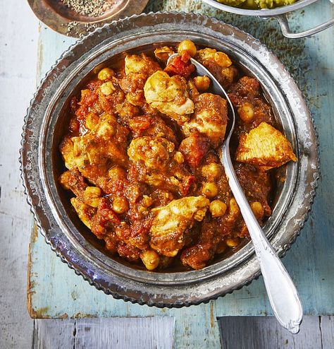 and Chicken And Chickpea Curry, 800 Calorie Diet Plan, 800 Calorie Meals, Quick Chicken Curry, The Fast 800, 800 Calorie Diet, Roasted Vegetable Pasta, Fast 800, Wheat Belly