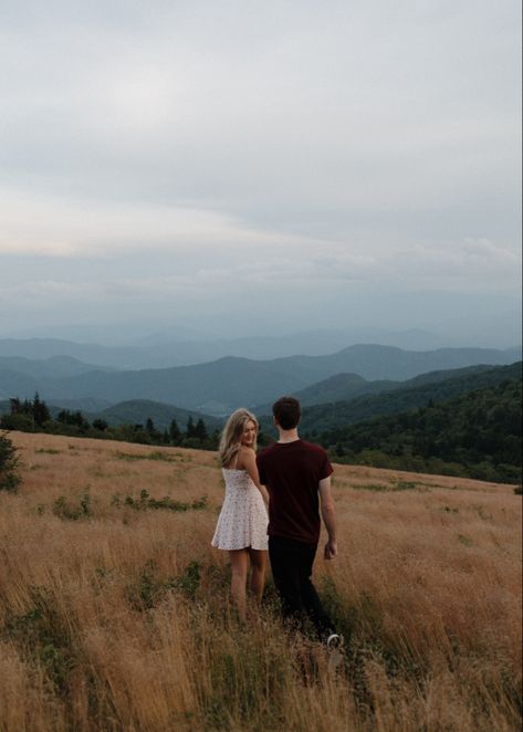 Moody photoshoot, Appalacian Trail Photos, Couple Photos, North Carolina, Mountains, Romantic Photoshoot, Blue Ridge Mountain Couple Photos Bald Photoshoot, Mountain Couple Photos, Mountain Couple Photoshoot, Moody Photoshoot, Mountain Engagement Shoot, Mountain Photoshoot, Mountain Couple, Blue Ridge Mountain, Carolina Mountains