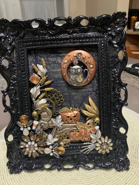 Crafts With Brooches, Halloween Jewelry Art, Pumpkin Jewelry Art, Broach Display Ideas, Owl Jewelry Art, Vintage Jewelry Art Bird, Jewelry Tree Craft, Halloween Jewelry Art Framed, Vintage Jewelry Tree Picture