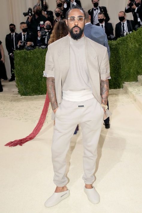 Jerry Lorenzo, Gossip Girl Reboot, Black And White Tuxedo, Gala Outfit, Met Gala Red Carpet, Best Dressed Man, Black Men Street Fashion, White Tuxedo, Fear Of God