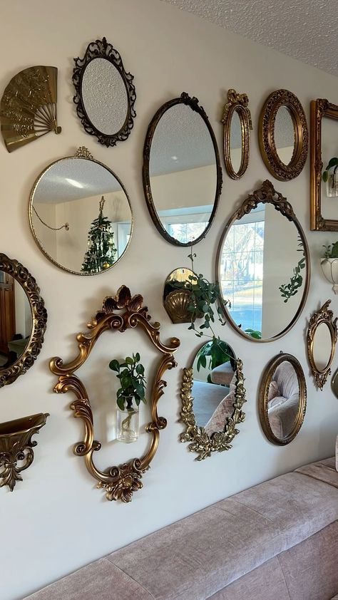 Square Mirror Ideas, Mirror Collage Wall, Diy Floral Mirror, Mirror Wall Decor Bedroom, Diy Mirror Wall Decor, Upcycle Mirror, Bicycle Mirrors, Mirror Collage, Diy Mirror Wall