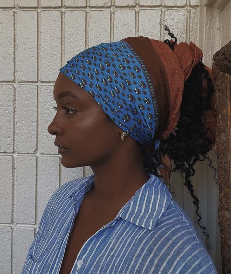 Black Hairstyles With Scarf, Curly Hair In Bandana, Natural Hair With Headband, Silk Headscarf Styles, Headscarf Styles, Headwrap Hairstyles, Hair Scarves, Braided Scarf, Head Wrap Styles