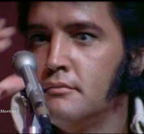 Elvis goofing about, always loved his silly expressions Elvis Lyrics, Love Me Tender, Tender Love, And I Love You, Elvis And Priscilla, Never Let Me Go, Elvis Presley Photos, My Darling, Let Me Go