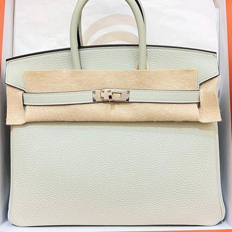 ✨Brand New✨ Birkin 25 Vert Fizz Togo PHW Stamp B 2024 Receipt Full Set All Prices are in AED VAT 5% applicable for UAE transactions only (we charge this because we are a registered legal business). TRN no. 104100499300003 ✈️ 🇦🇪🌎Free shipping via DHL with insurance on full purchase amount declaration + ID and signature requirement. ✈️🌎Shipping Options by Client Available at buyer’s risk. However, we will not be liable to any loss or damage during transit. ⛔️For customers outside the UAE... Beige Hermes Bag, Hermes Vert Cypress, Hermes Evelyne Tpm, Limited Edition Hermes Bags, Hermes 24/24 Bag, Birkin 25, The Outsiders, Brand New