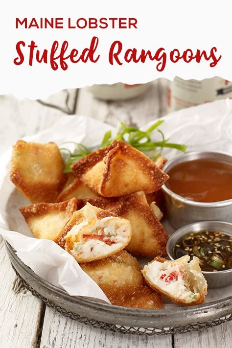 Add some flair to your holiday spread with the warm, crispy Maine Lobster-stuffed rangoons that the whole family will crave. Lobster Rangoon Recipe, Lobster Rangoon, Rangoons Recipe, Asian Dip, Lobster Recipe, Rangoon Recipe, Sushi Platter, Lobster Recipes, Maine Lobster