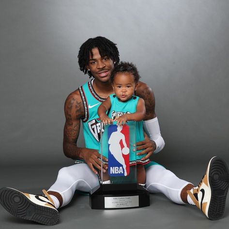 Ja Morant and Kaari Jaidyn Morant. Ja Morant Style, Best Nba Players, Nba Basketball Art, Basketball Players Nba, Nba Fashion, Nba Pictures, Bleacher Report, Basketball Photography, Sneakers Fashion Outfits