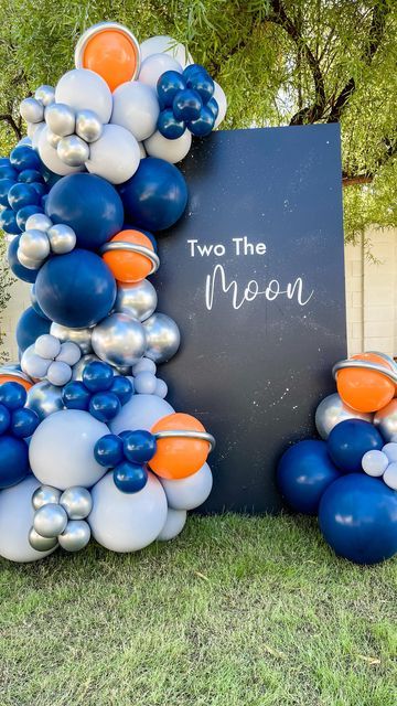 Two The Moon Birthday Balloons, Two The Moon Balloon Garland, Two Themed Birthday Party Boy, 2 The Moon Birthday Party Boy, Bluey Balloon Garland Ideas, Two The Moon Birthday Party Boy, Two Birthday Theme Boy, Boy 2nd Birthday Party Ideas, Birthday Boy Party Ideas