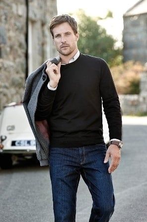 What to Wear With Dark Blue Jeans | 8 Unique Combinations for Men Dark Blue Jeans Outfit Men, Dark Washed Jeans Outfit, Dark Blue Jeans Outfit, Men Work Outfits, Blue Jeans Outfit Men, Mens Dark Jeans, Wash Jeans Outfit, Blue Jeans Outfit, Jumper And Jeans