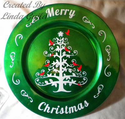 Christmas Chargers, Charger Plates Christmas, Charger Plates Diy, Charger Plates Decor, Green Charger Plates, Charger Plate Crafts, Plate Chargers, Christmas Silhouette, Cricut Christmas Ideas