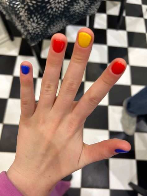 Primary Color Nails Design, Kidcore Nails Short, Multi Colored Nails Short, Primary Colors Nails, Nails Primary Colors, Rainbow Star Nails, Kid Core Nails, Split Color Nails, Clowncore Nails