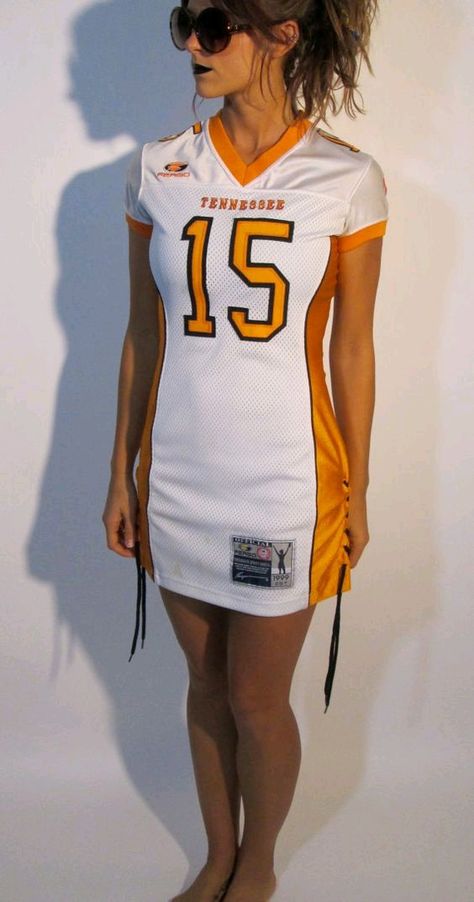 Hipster Costume, Jersey Outfits, Ut Vols, Ut Football, Football Wedding, Oversized Hoodie Dress, Epic Clothes, Costume College, Go Vols