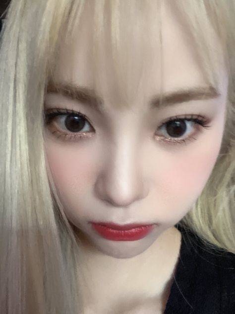 Loona Jinsoul, Pale Blue Dot, Eye Circles, Odd Eyes, Olivia Hye, Air Force Ones, I Love Girls, Girl Icons, Mbti