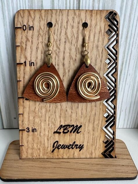 Diy Statement Earrings, African Inspired Accessories, African Inspired Jewelry, Africa Earrings, Candle Crafts Diy, Leather Earring, Beaded Earrings Diy, Leather Jewellery, African Earrings