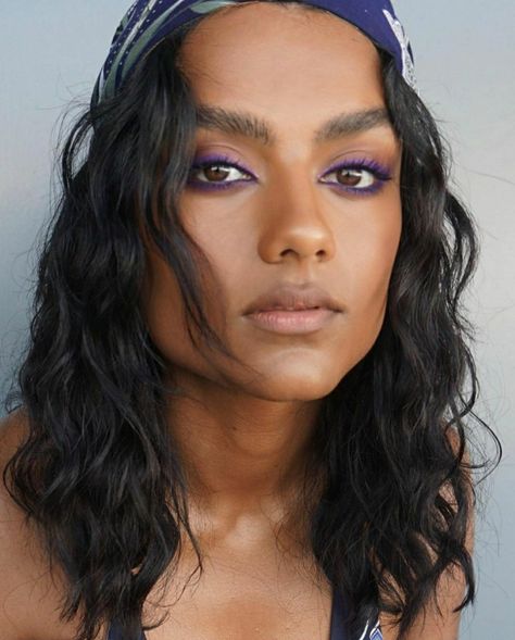 Summer 2023 Makeup, 2023 Makeup Trends, 2023 Makeup, Simone Ashley, Bright Eye Makeup, Autumn Winter 2023, Skin Photo, Bright Winter, Winter Makeup