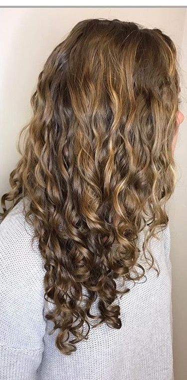 2c Hair, Natural Curly Hair Cuts, Highlights Curly Hair, Layered Curly Hair, Brown Curly Hair, Natural Wavy Hair, Wavy Curly Hair, Curly Girl Hairstyles, Haircut For Thick Hair