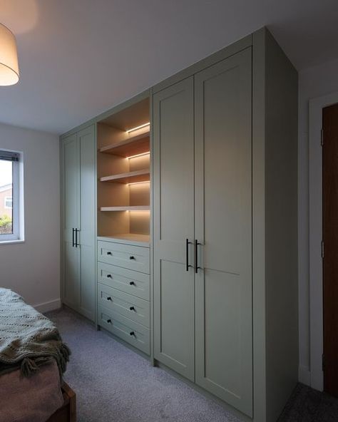 Lymm Fitted Furniture on Instagram: "Shaker fitted wardrobe….  Another fitted wardrobe installed On this wardrobe the customer opted for shaker style doors finished in f&b - vert de Open shelving with led lighting from @hafeleuk  Internals and shelves made from @finsauk roble natural mesura Handles from @plankhardware  Soft close hinges and drawers using only the best @blum_uk from @ldl_online   All our fitted furniture is made and sprayed in our workshop in Lymm, Cheshire  #fittedfurniture #fittedwardrobes #wardrobe #wardrobeinteriors #bedroomdecor #bedroominspo #bedroom #storage #storagesolutions #storageideas #closet #lymm #cheshire #thursday #instagram #instadaily #photography #photooftheday #ledlighting #hafele #vertdeterrefarrowandball" Built In Wall Wardrobe Ideas, Built In Wardrobe Ideas With Drawers, Fitted Wardrobe With Tv Built Ins, Small Room Fitted Wardrobes, Wardrobe Area In Bedroom, Wall Length Wardrobe, Cozy Bedroom Wardrobe, Hinged Door Wardrobe, Bedroom Fitted Furniture