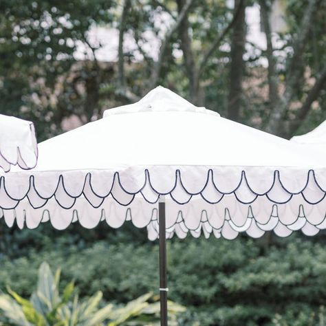 Pure Luxe Bride on Instagram: "Pro Tip: Keep your guests shaded in the summer heat with scalloped umbrellas that double as decor and functionality 📷 @jennamarieweddings" Scalloped Umbrella Wedding, Scallop Umbrella, French Umbrella, Scalloped Umbrella, Instagram Pro, White Umbrella, Blue Umbrella, Umbrella Wedding, Shade Umbrellas