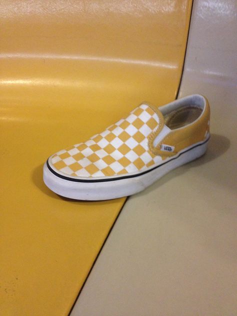 Mustard yellow checkered vans! #inlove Mustard Yellow Vans, Checkered Vans Outfit, Slip On Outfit, Vans Checkerboard Slip On, Sunflower Vans, Yellow Checkered, Cute Vans, Softball Outfits, Yellow Vans