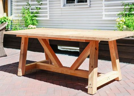 25 DIY Patio Table Plans Free - Blitsy Patio Table Plans, Wood Patio Table, Diy Esstisch, Diy Patio Table, Diy Muebles Ideas, Diy Bench Outdoor, Farmhouse Patio, Diy Outdoor Table, Outdoor Patio Table