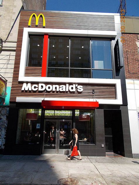 #McDonalds 96th Street #NYC | Flickr - Photo Sharing! Restaurant Exterior Design, Cafe Exterior, Small Apartment Building, Mcdonald's Restaurant, Commercial Design Exterior, Restaurant Exterior, Shop Facade, Storefront Design, Building Elevation