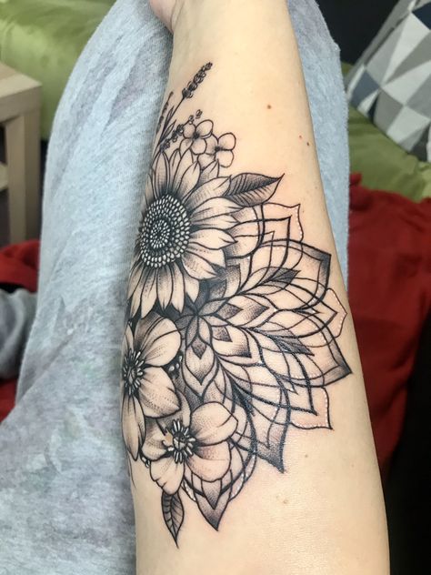 Poppy Sunflower Tattoo, Sunflower Mandala Tattoo Shoulder, Sunflower And Poppy Tattoo, Sunflower And Mandala Tattoo, Mandalla Tattoo, Floral Filler Tattoo Ideas, Shoulder Cover Up Tattoos, Sunflower Mandala Tattoo, Tattoo Bicep