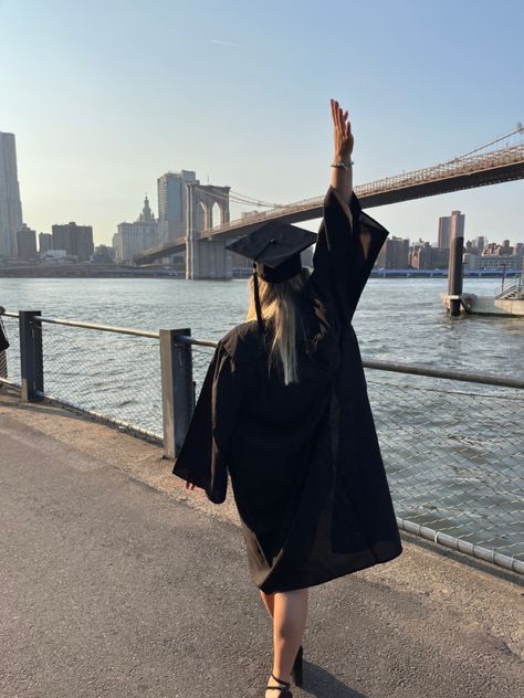 Graduation pictures/NYC/Dumbo Graduation Aesthetic, Life Aesthetic, Graduation Ideas, Graduation Pictures, New York