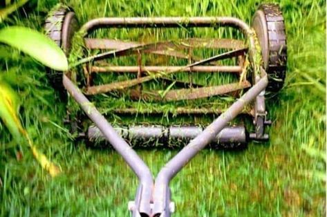 How To Sharpen Reel Mower Blades Using File & Sharpening Compound How To Sharpen Lawn Mower Blades, Sharpen Lawn Mower Blades, Manual Lawn Mower, Metal Mill, Reel Mower, Lawn Mower Blades, Push Mower, Blade Sharpening, Broom Handle